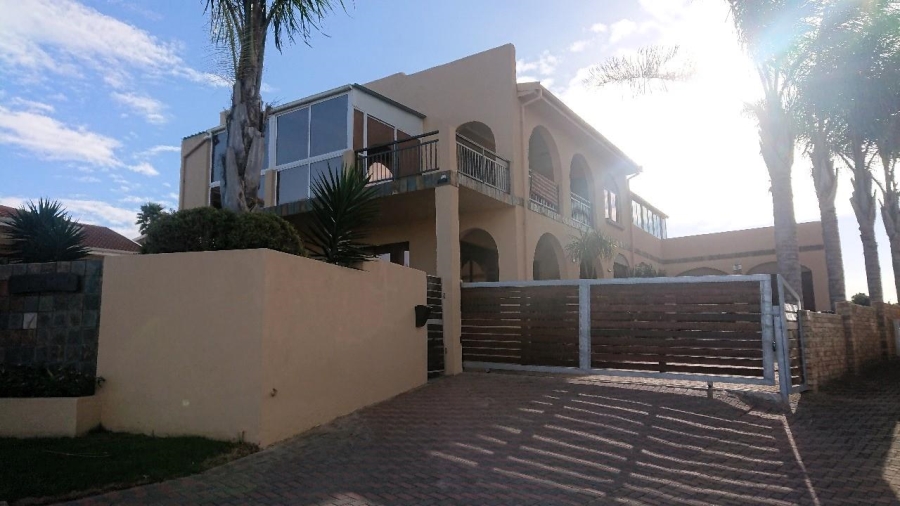 5 Bedroom Property for Sale in Wavecrest Eastern Cape